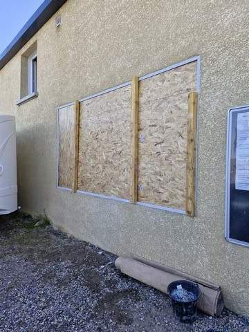 Nous sommes à votre service pour dépanner et réparer vos vitres.