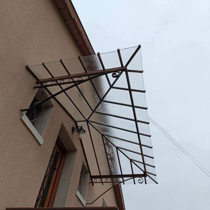 Nous proposons le remplacement de marquises, quel que soit le modèle. 