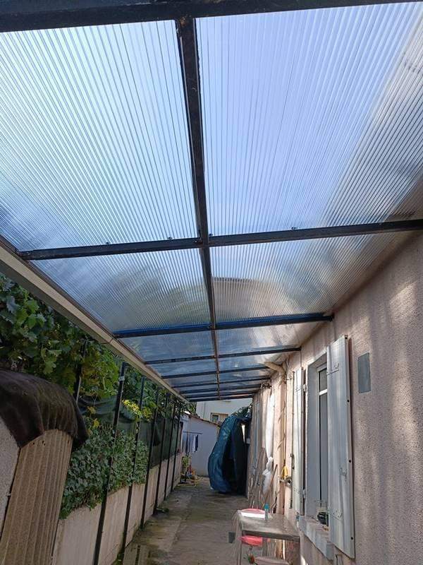 Nous créons des pergolas avec toits en polycarbonate. 